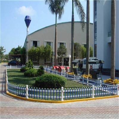 周口工廠現貨批發 新農村綠化帶首選，綠白色塑鋼/PVC護欄詳解